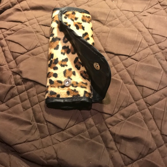 Cheetah print brush roll - Picture 3 of 8